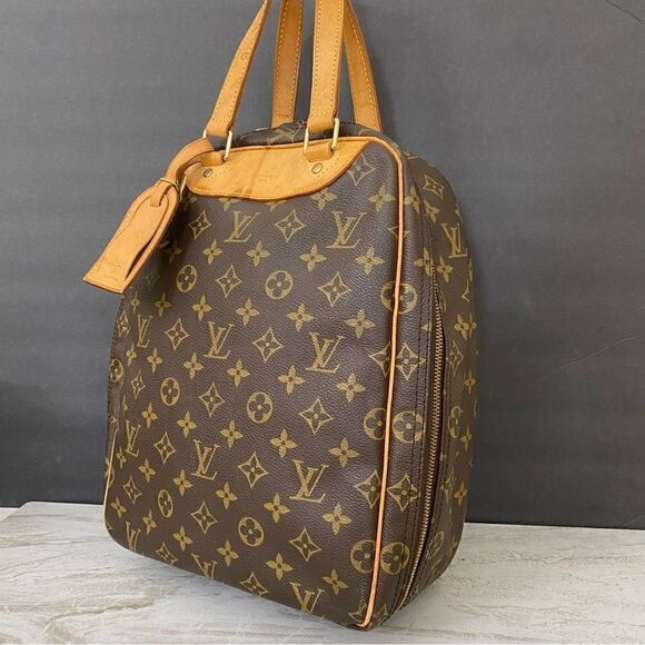 LOUIS VUITTON Monogram Excursion Handbag 👜 - Picture 3 of 15